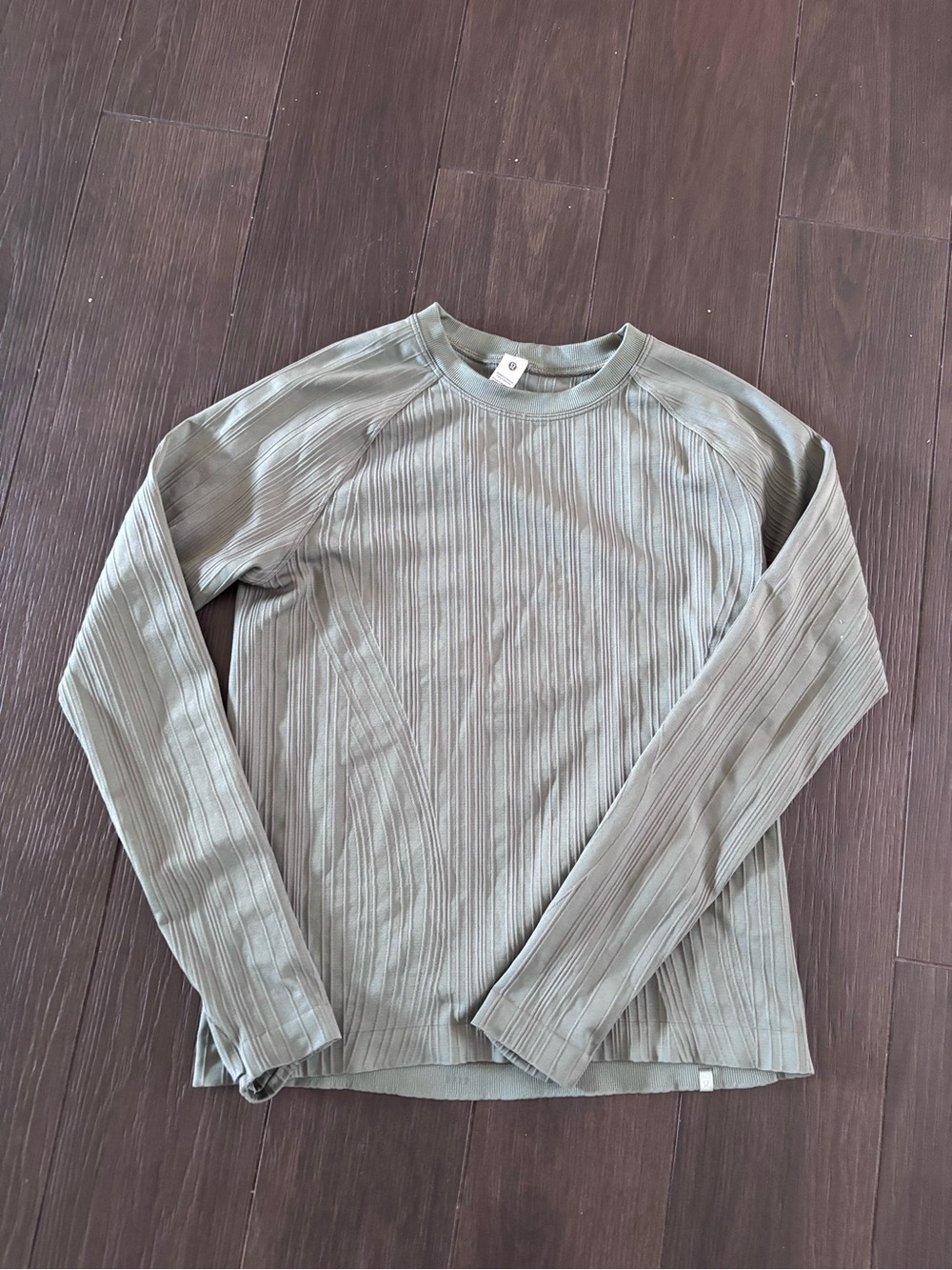 Lululemon Women’s Olive Green Long-Sleeve top with thumb holes.